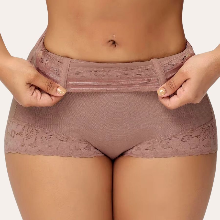 Culotte gainante en dentelle