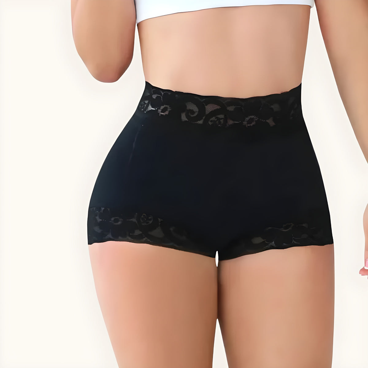Culotte gainante en dentelle