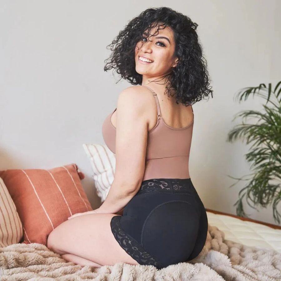 Culotte gainante en dentelle